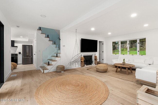 Building Photo - 39 Upper Lakeview Ave