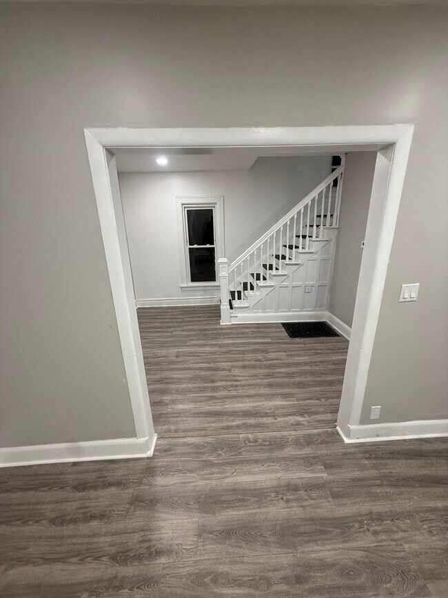 Building Photo - 746 N Schuyler Ave