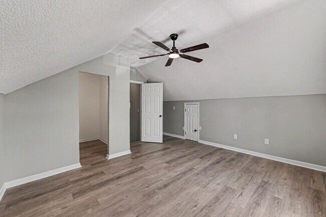 Building Photo - 1854 Oleander Ct