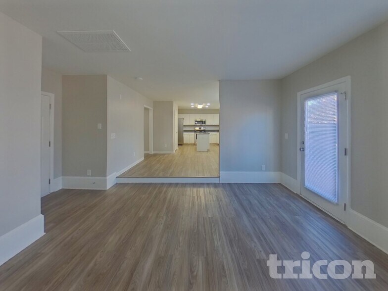 Building Photo - 1916 Lexington Ave