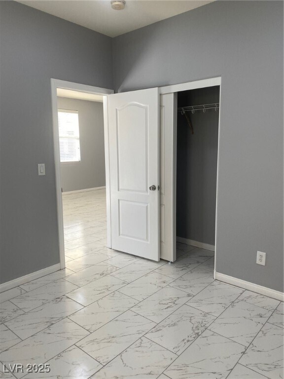 Building Photo - 9541 Vast Valley Ave