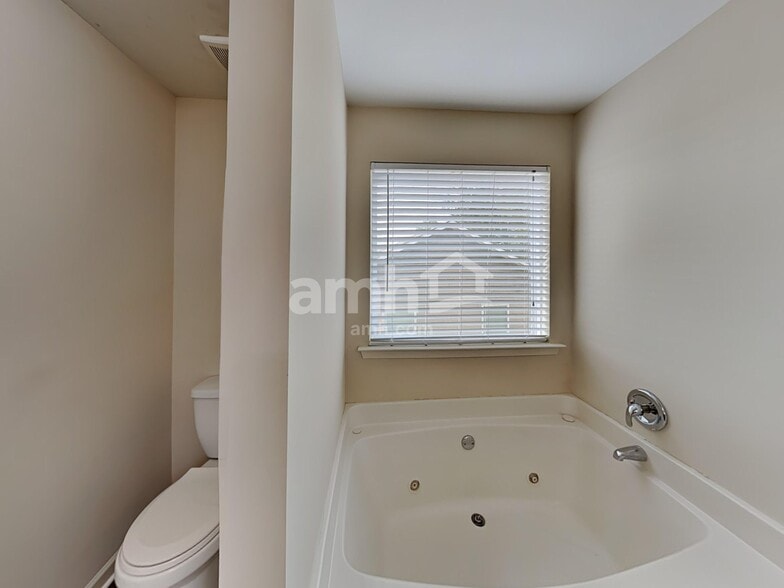 Building Photo - 1637 Bradmere Ln