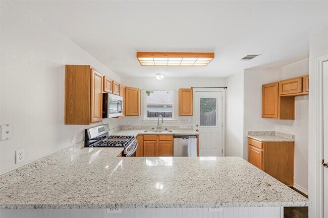 Building Photo - 613 Broken Bow Dr