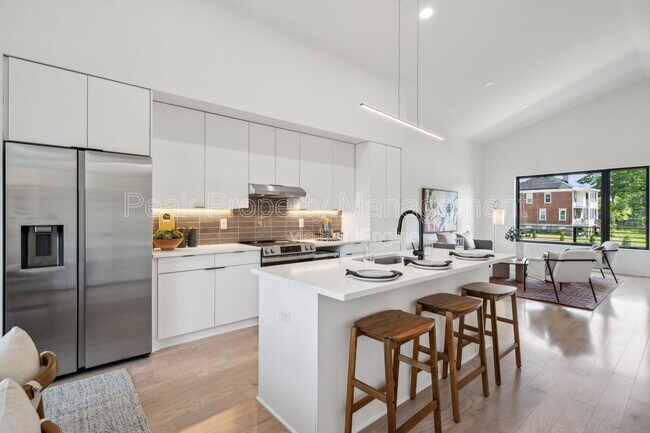 Building Photo - 1609 Pulaski St