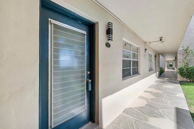 Building Photo - 157 Flanders C