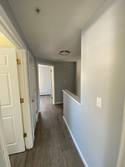 Building Photo - 46 Carriage Ln