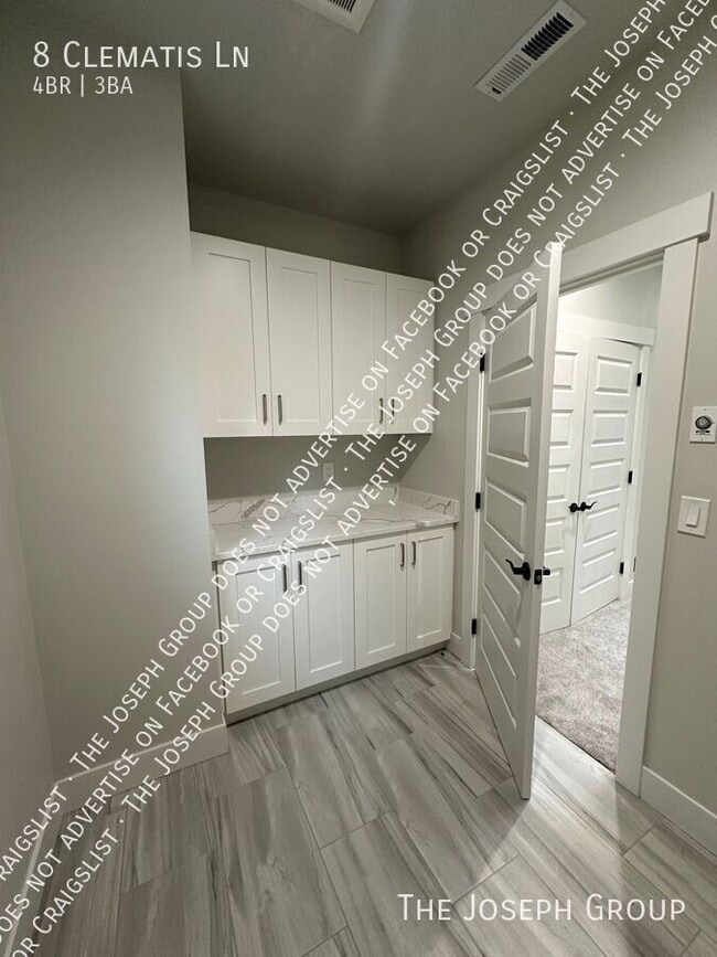 Building Photo - 8 Clematis Ln