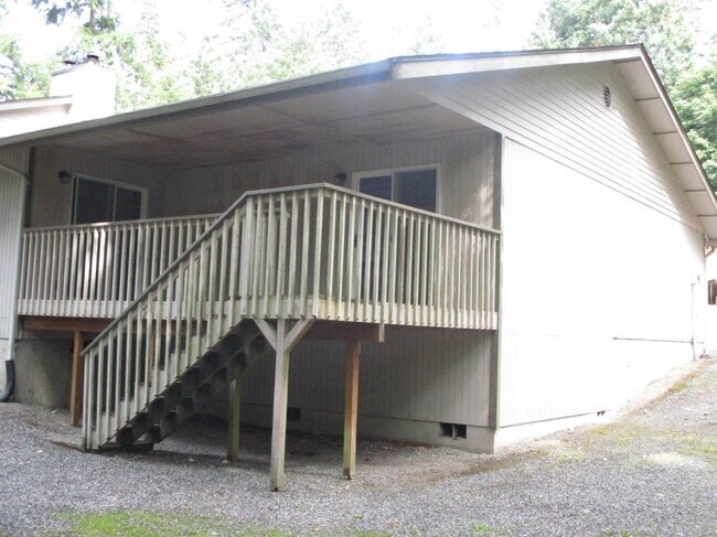 Building Photo - 2 bedroom 2 bath single story Duplex
