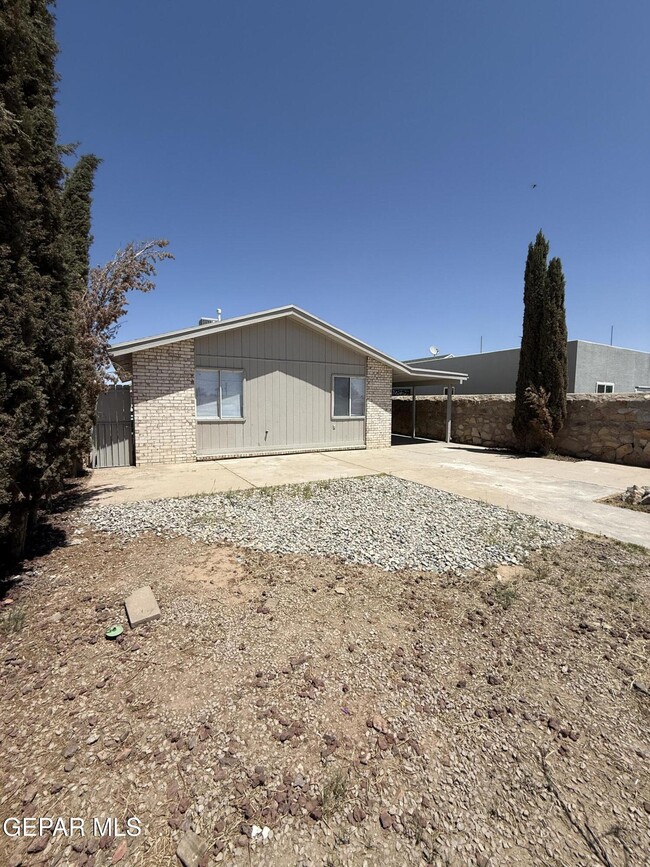 Building Photo - 9128 Bur Oak Cir