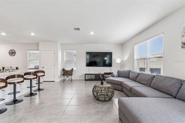 Building Photo - 5667 Chorleywood Ln