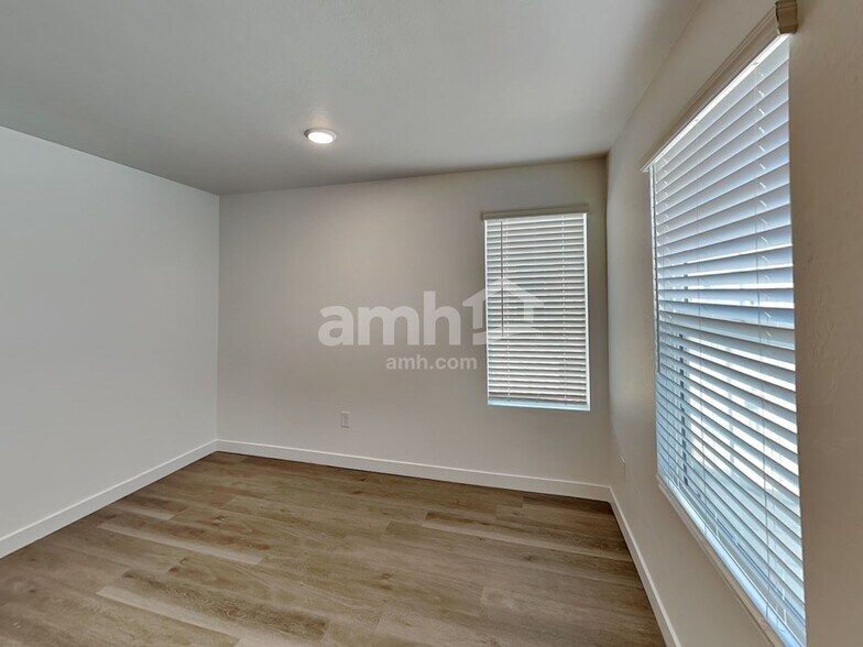 Building Photo - 25612 N 185th Ave