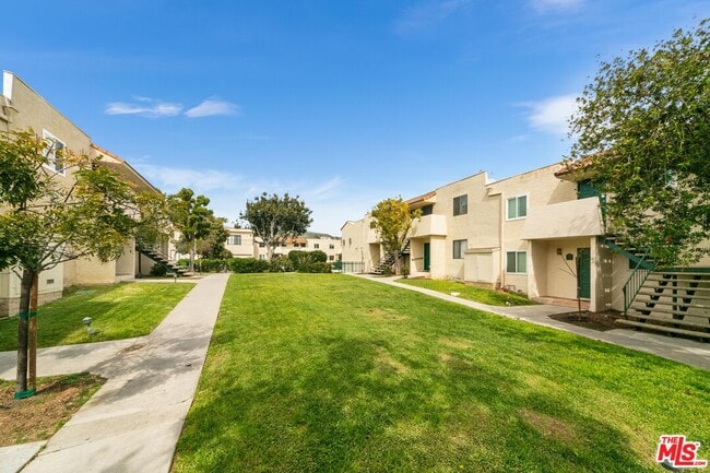 Building Photo - 6481 Kanan Dume Rd