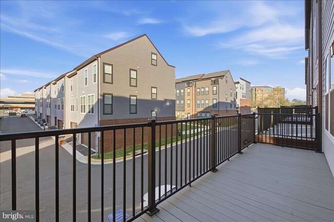 Building Photo - 13538 Sayward Blvd