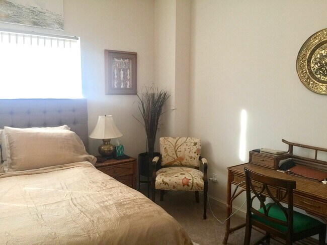 Building Photo - 10 E Lee St