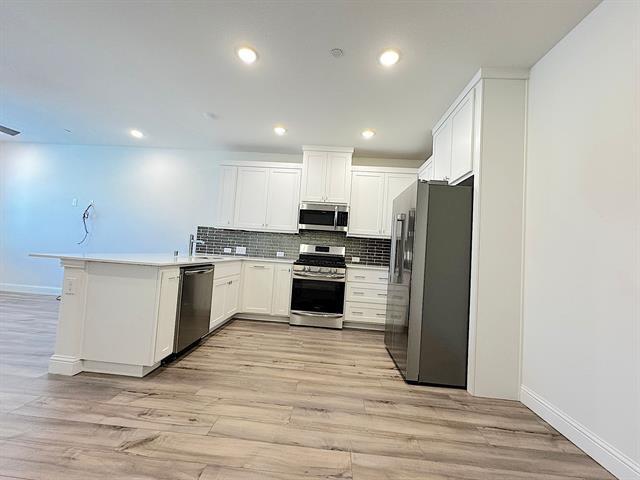 Building Photo - 925 Utica Dr