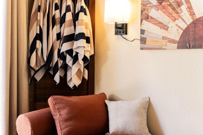 Building Photo - SKI LEASE: Hot Tub, Pet Friendly, Wood Stove