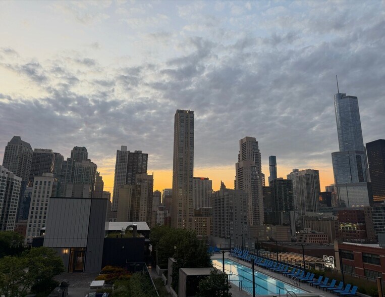 Building Photo - 600 N Wells St