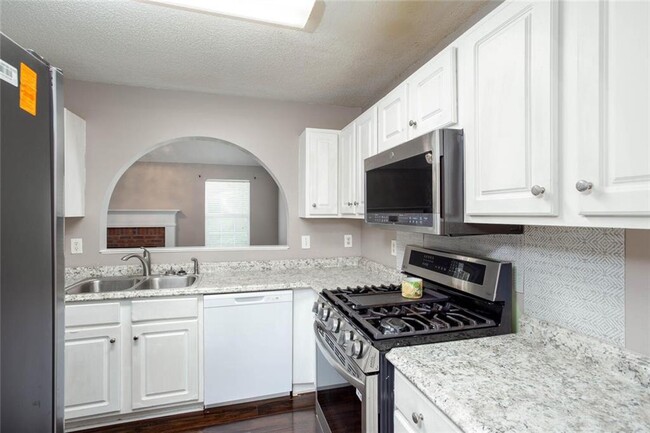 Building Photo - 5414 Sweetsprings Dr SW