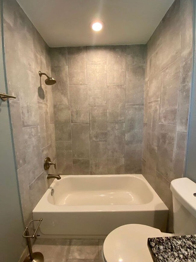 Building Photo - 3411 Lynridge Dr