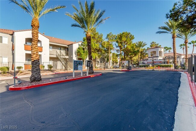 Building Photo - 7413 W Russell Rd