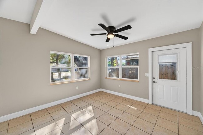 Building Photo - 2245 17th Ave S