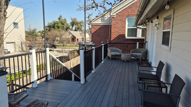 Building Photo - 2118 Oakdale St