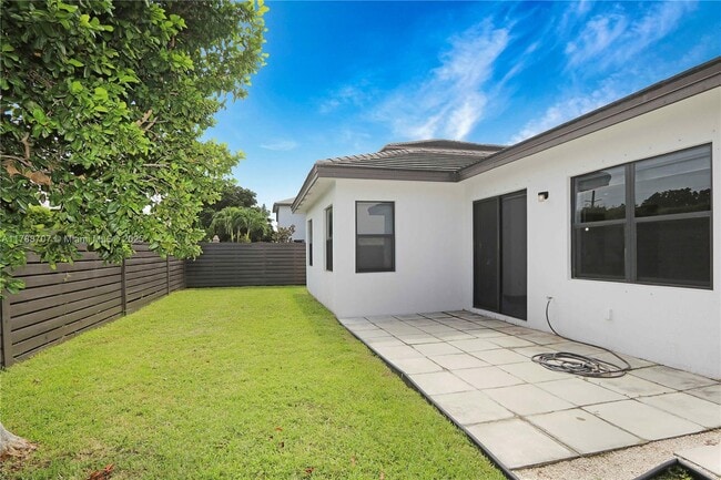 Building Photo - 15957 SW 136 Way