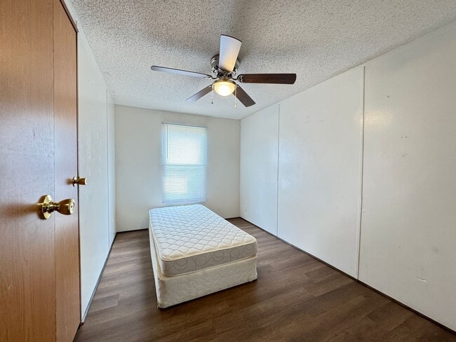 Building Photo - 3 Bedroom 2 Bath Mobile Home