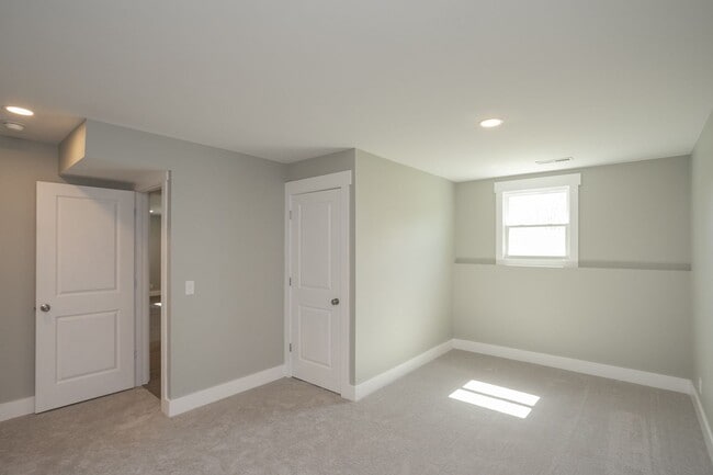 Building Photo - Available June. Large house, fenced back yard, renovated, fenced back, pets ok, great for house s...