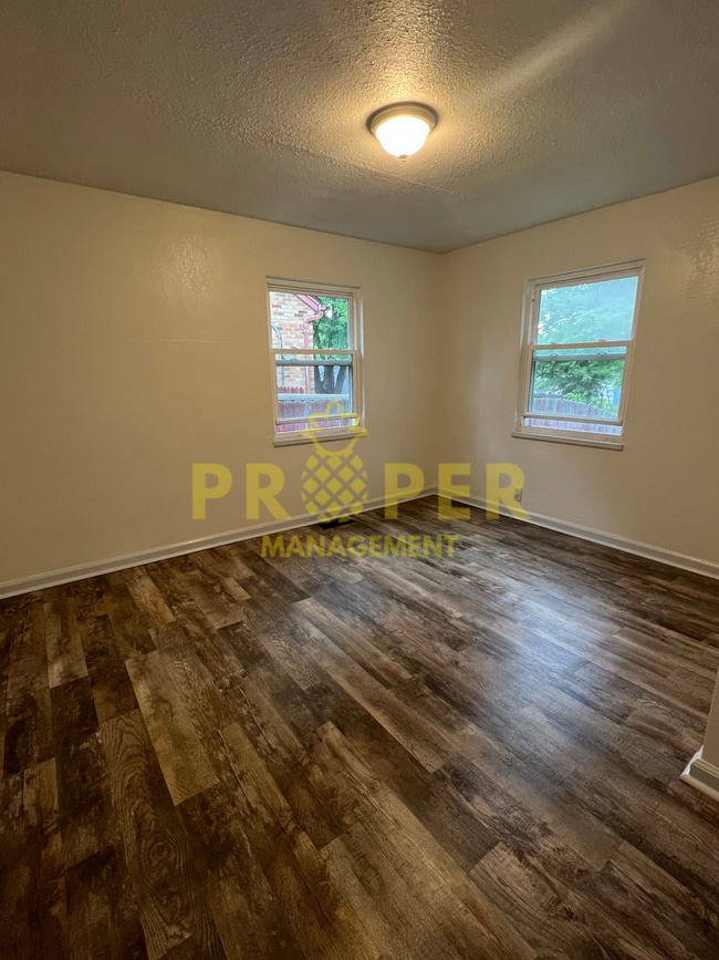 Building Photo - 2 bedrooms 1 bathroom house