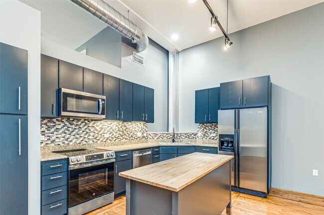 Building Photo - 1312 Live Oak St