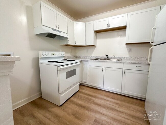 Building Photo - 4210 Welling Ave