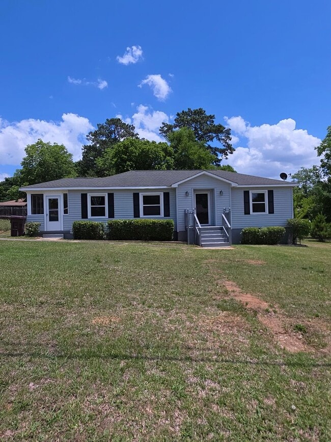 Building Photo - 3 Bedroom, 1 Bathroom Rental