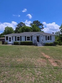 Building Photo - 3 Bedroom, 1 Bathroom Rental