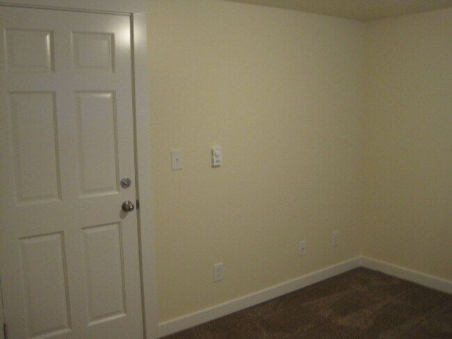 Building Photo - 947