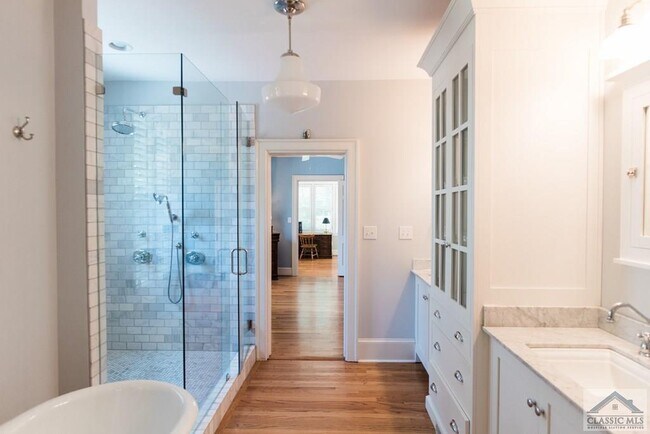 Building Photo - 285 Hampton Ct