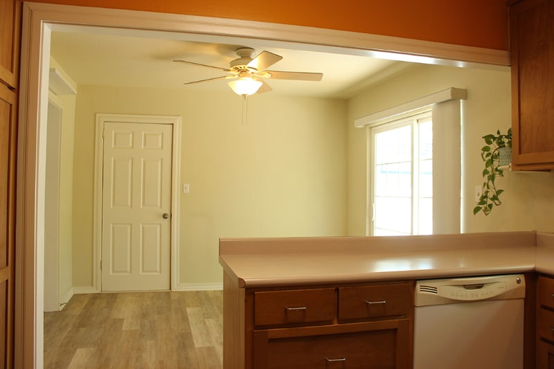 Building Photo - 1010 S Cloverdale Blvd