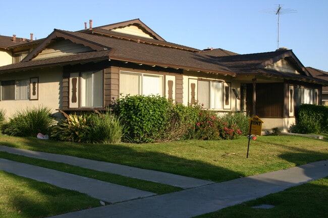 Building Photo - 112 S Delano St