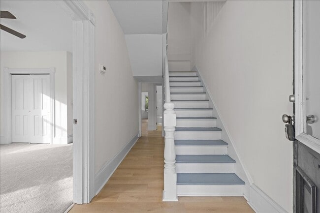 Building Photo - 258 Douglas Ave