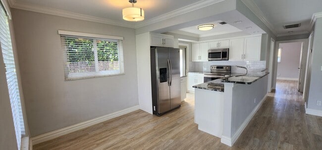 Building Photo - 728 SW 36th Terrace