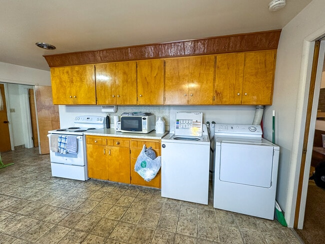 Building Photo - 845 E 820 N