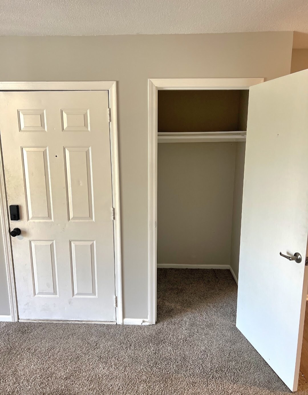 Building Photo - 800 NE Ball Dr