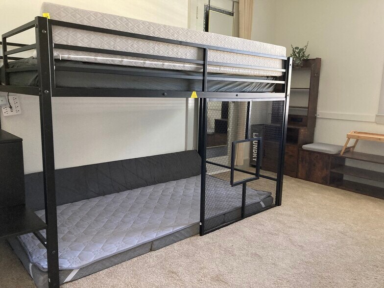 Building Photo - 3421 Belmont Ave