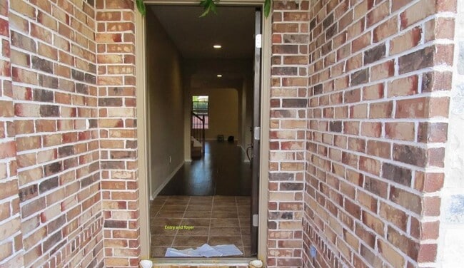 Building Photo - 14308 Lake Victor Dr