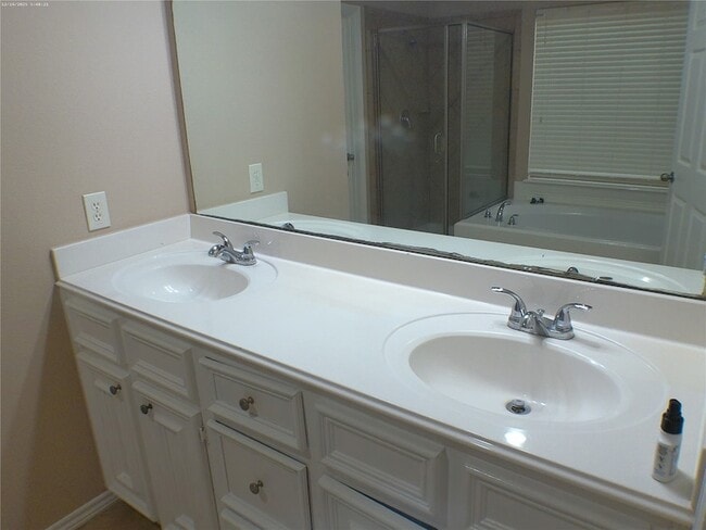 Building Photo - 20207 Emerald Cliff Ln