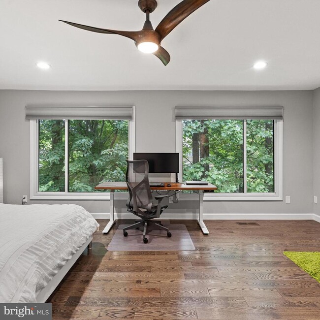 Building Photo - 3704 Oak Hill Way