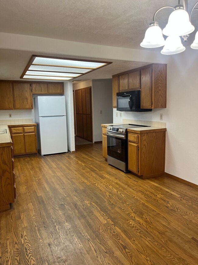 Building Photo - 3 Bedroom 2 Bath House