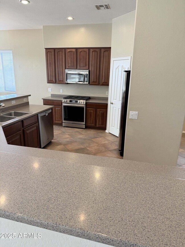 Building Photo - 4537 E Thunder Hawk Rd