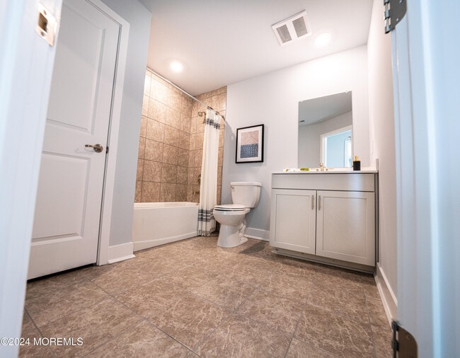 Building Photo - 4 Midway Rd S