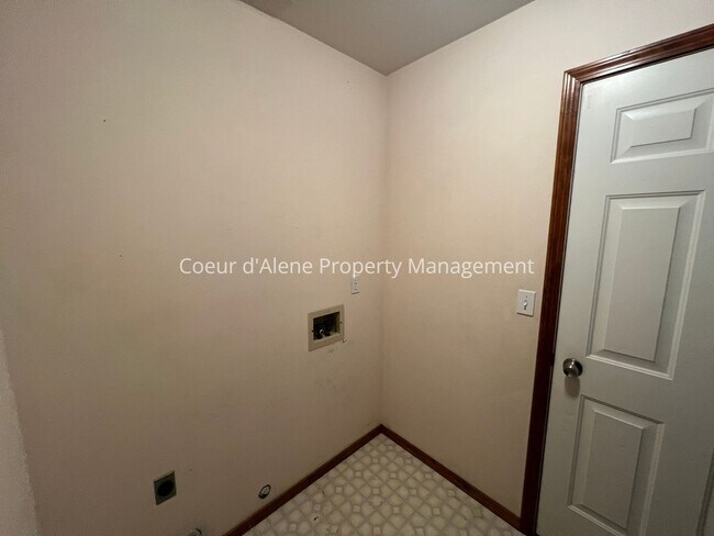 Building Photo - 3 bed, 2 bath house in Davis Park